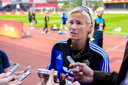 Sveriges assisterande förbundskapten Lilie Persson svarar