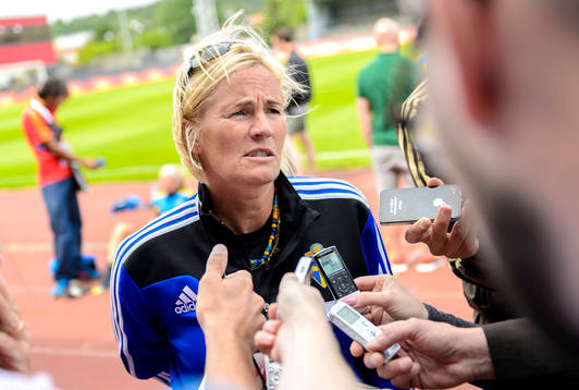 Sveriges assisterande förbundskapten Lilie Persson svarar