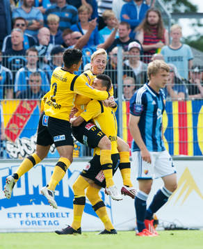 1-0, Robin Strömberg, Mjällby, grattas av Mahmut Özen