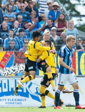 1-0, Robin Strömberg, Mjällby, grattas av Mahmut Özen