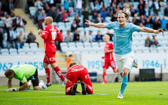 Malmö FFs Erik Friberg har gjort 3-0 och jublar