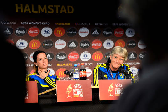 Sveriges Lotta Schelin och förbundskapten Pia Sundhage