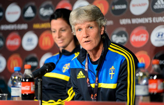 Sveriges förbundskapten Pia Sundhage svarar på frågor