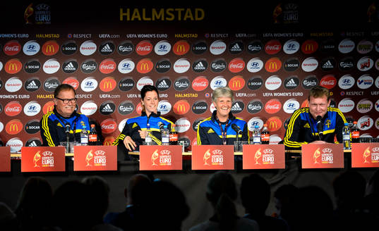 Sveriges läkare Yelverton Tegner, Lotta Schelin,