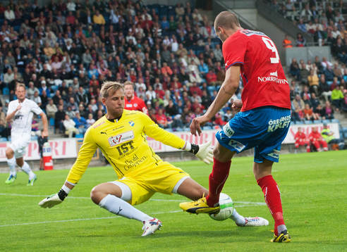 Robin Simovic, Helsingborg, friläge mot Alexander Nadj,