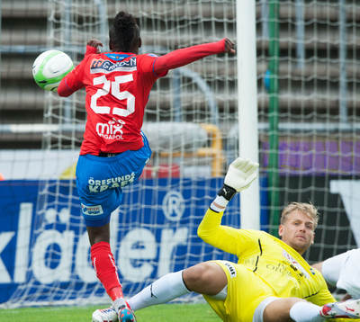 Helsingborgs David Accam fri med Östers Alexander Nadj, i