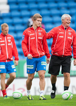Emil Krafth, Helsingborg, peppas av Kalle Björklund  i