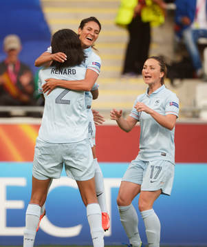 Franrkrikes Wendie Renard jublar