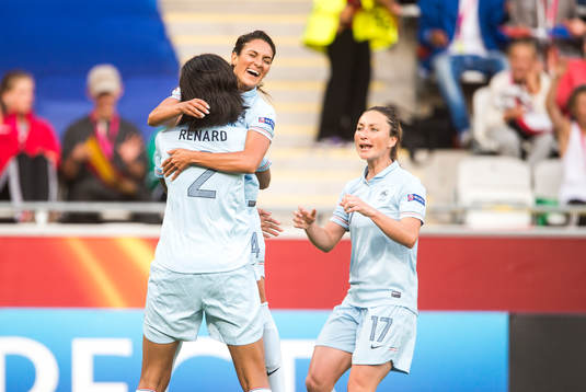 Franrkrikes Laura Georges kramar om Wendie Renard