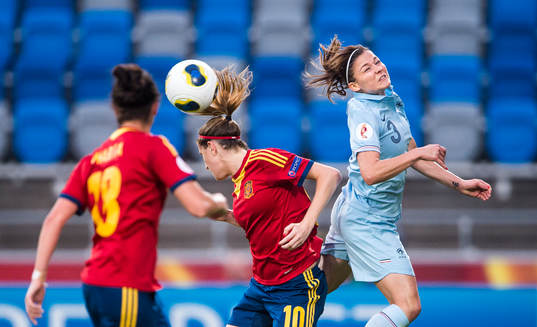Spaniens Adriana mot Franrkrikes Laure Boulleau i matchen