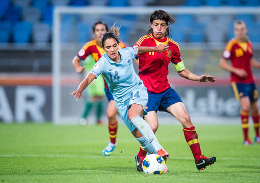 Franrkrikes Louisa Necib och Spaniens Sandra i matchen