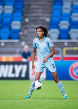 Franrkrikes Wendie Renard i matchen mellan Spanien och
