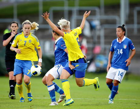 Sveriges Nilla Italiens Ilaria Mauro Fischer dragen i byxan
