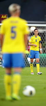 Sveriges Nilla Fischer och Lotta Schelin i matchen mellan
