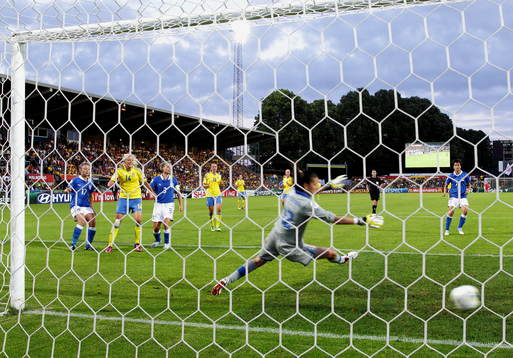 Mål 3-1 av Sveriges Josefine Öqvist  i matchen mellan