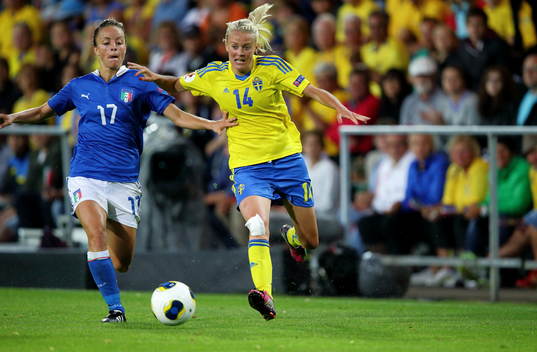 Italiens Martina Rosucci och Sveriges Josefine Öqvist i