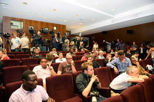 Attente des Journalistes - 16.07.2013 - Presentation du
