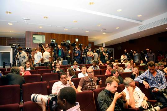 Attente des Journalistes - 16.07.2013 - Presentation du