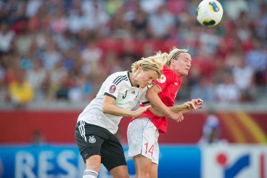 Saskia Bartusiak, tyskland, i nickduell med Gry Tofte Ims,