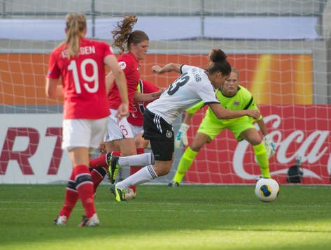Maren Mjelde, Norge, Célia Okoyino da Mbabi, tyskland,
