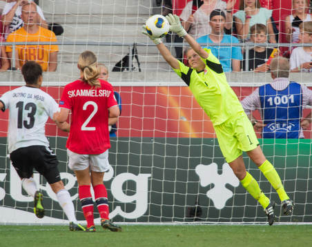 Ingrid Hjelmseth, Norge