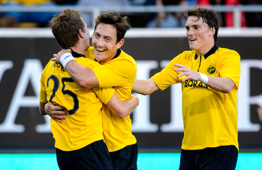 Elfsborgs Stefan Ishizaki och Lasse Nilsson kramar om