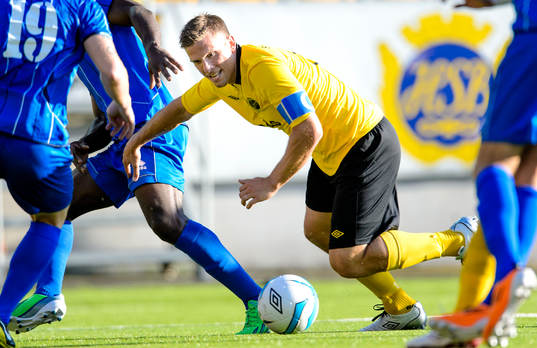 Elfsborgs Anders Svensson i närkamp