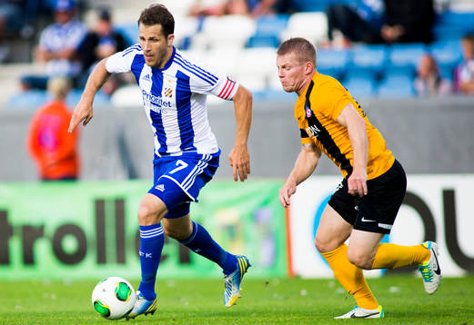 IFK Göteborgs Tobias Hysén och Trenchins Peter Cögley i