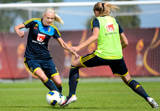 Sveriges Josefine Öqvist utmanar Emmelie Konradsson (vänd