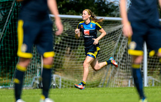 Sveriges Kosovare Asllani tränar för sig själv