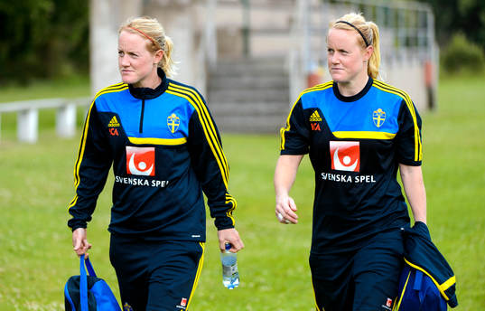 Sveriges Marie Hammarström och målvakt Kristin