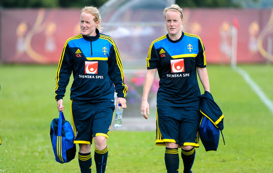 Sveriges Marie Hammarström och målvakt Kristin