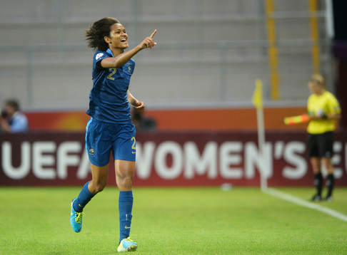 Frankrikes Wendie Renard jublar