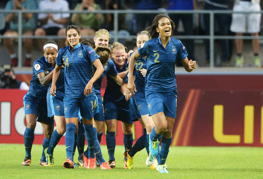 Frankrikes Wendie Renard jublar