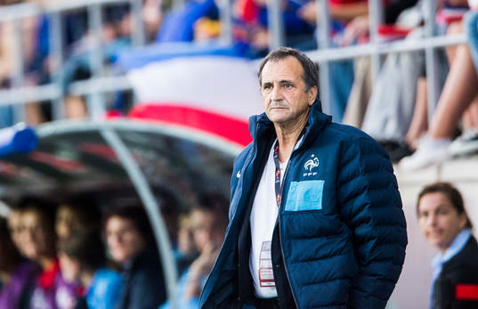 Frankrikes förbundskapten Bruno Bini i matchen mellan