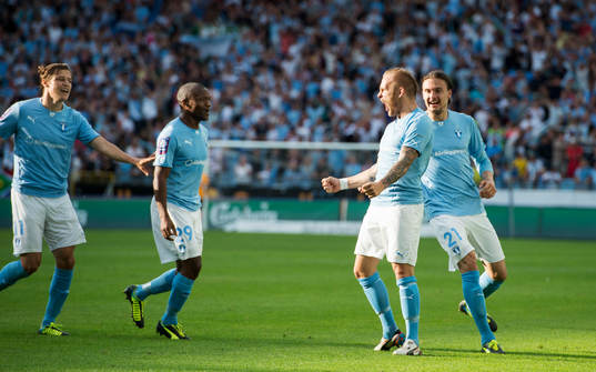 Malmö FFs Magnus Eriksson gör 2-0 och jublar med Tokelo