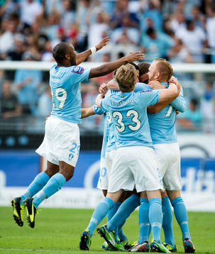 Malmö FFs Tokelo Rantie kommer hoppande