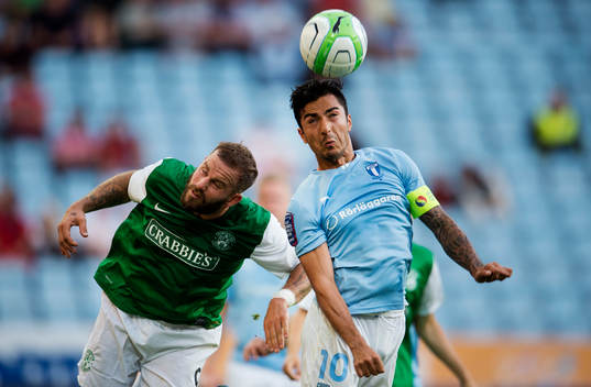 Hibernian FCs Rowan Vine och Malmö FFs Jiloan Hamad
