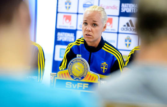Sveriges Caroline Seger svarar på frågor