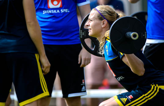 Sveriges Charlotte Rohlin gör fysövningar