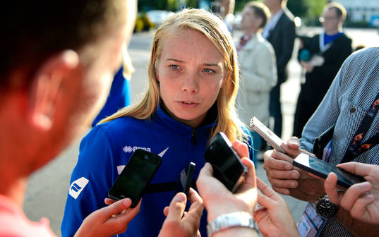 Islands Margret Lara Vidarsdottir blir intervjuad