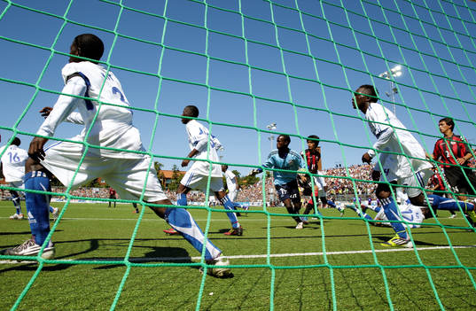 Finalen i klassen B16 Consadole Sapporo - Kampala Junior