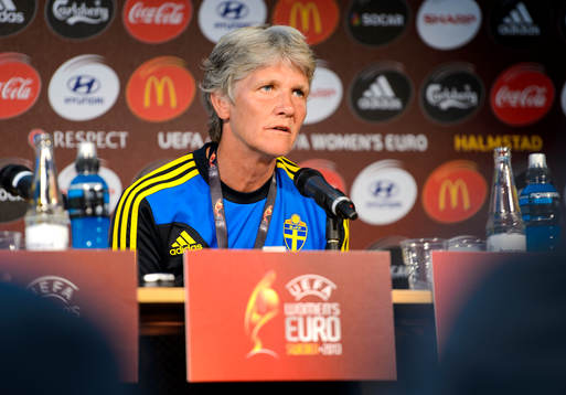 Sveriges förbundskapten Pia Sundhage svarar på frågor