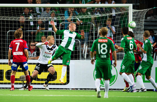 Hammarbys Luke Rodgers oroar framför mål