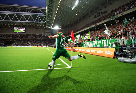 Hammarbys Kennedy Bakircioglü slår en hörna