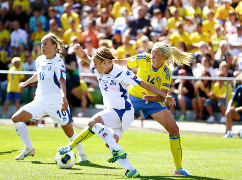 Islands Sif Atladóttir, Sveriges Josefine Öqvist  i