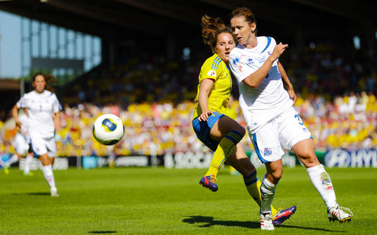 Sveriges Lina Nilsson och Islands Ólína Vidarsdóttir i