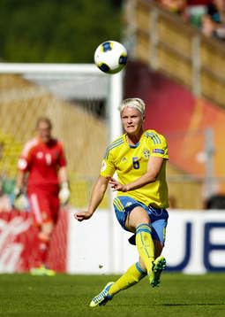 Sveriges Nilla Fischer med Sveriges målvakt Kristin