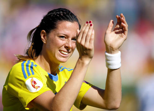 Sveriges Lotta Schelin applåderar i kvartsfinalen mellan