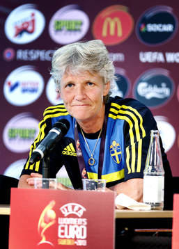 Sveriges förbundskapten Pia Sundhage deltar i
